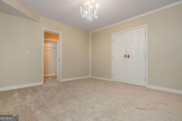 2865 Stoneglen Close, Roswell, GA 30076
