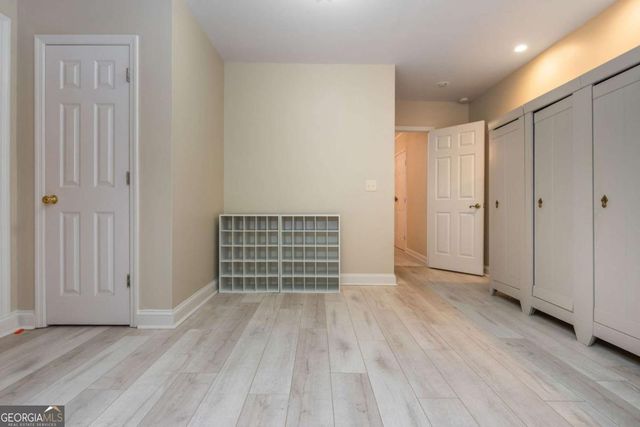 2865 Stoneglen Close, Roswell, GA 30076