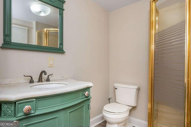 2865 Stoneglen Close, Roswell, GA 30076