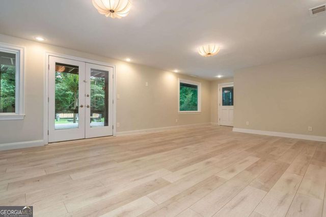 2865 Stoneglen Close, Roswell, GA 30076