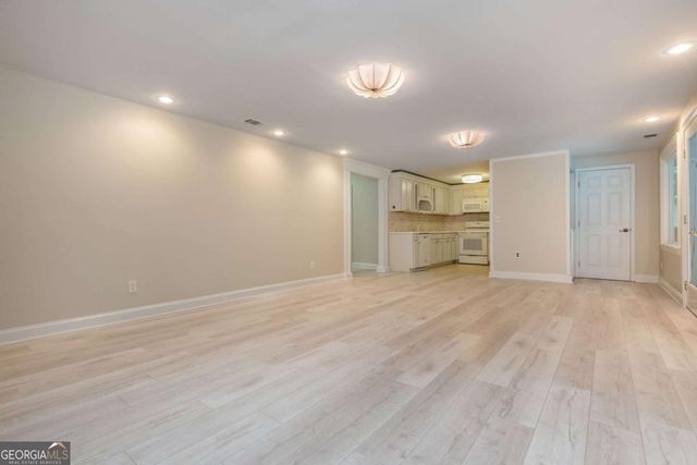 2865 Stoneglen Close, Roswell, GA 30076