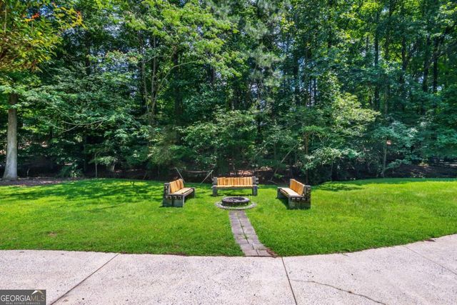2865 Stoneglen Close, Roswell, GA 30076