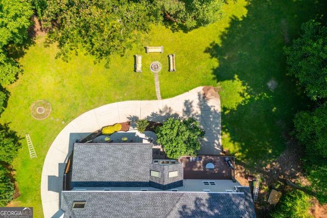 2865 Stoneglen Close, Roswell, GA 30076