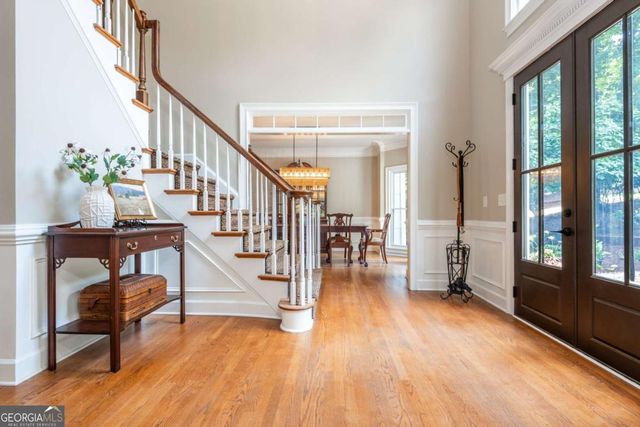 2865 Stoneglen Close, Roswell, GA 30076