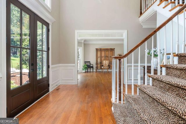 2865 Stoneglen Close, Roswell, GA 30076
