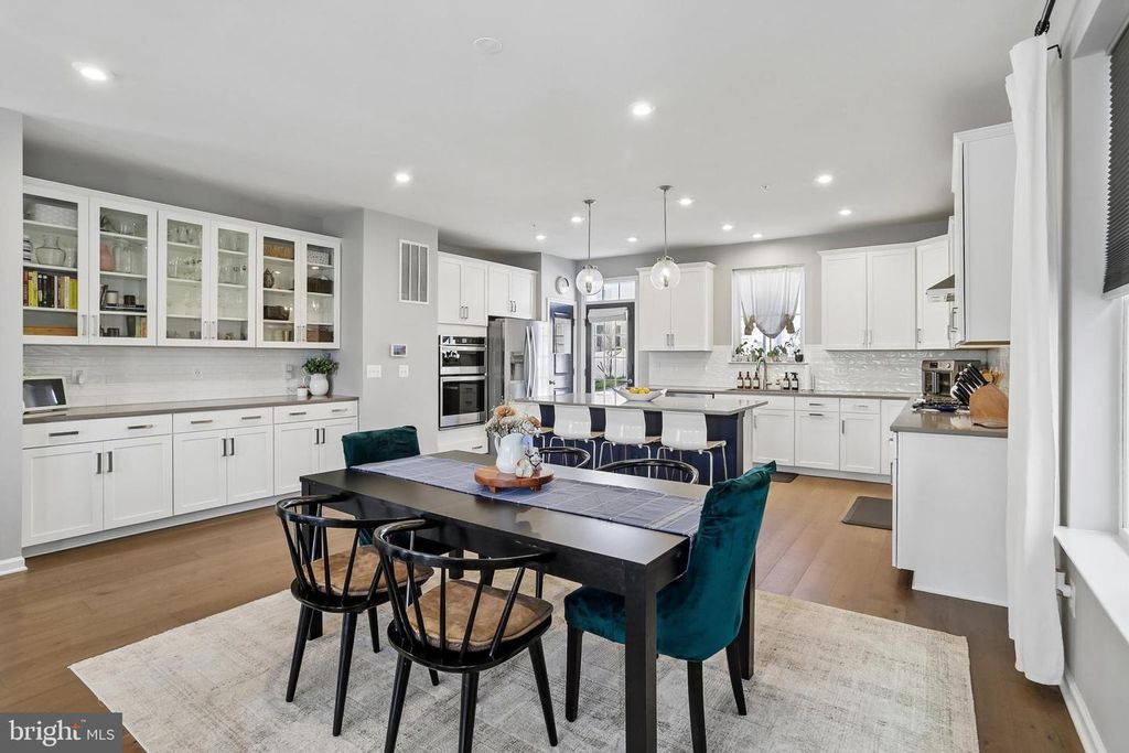 Image 10 of property listing at 1109 SAXTON DR, Frederick, MD 21702