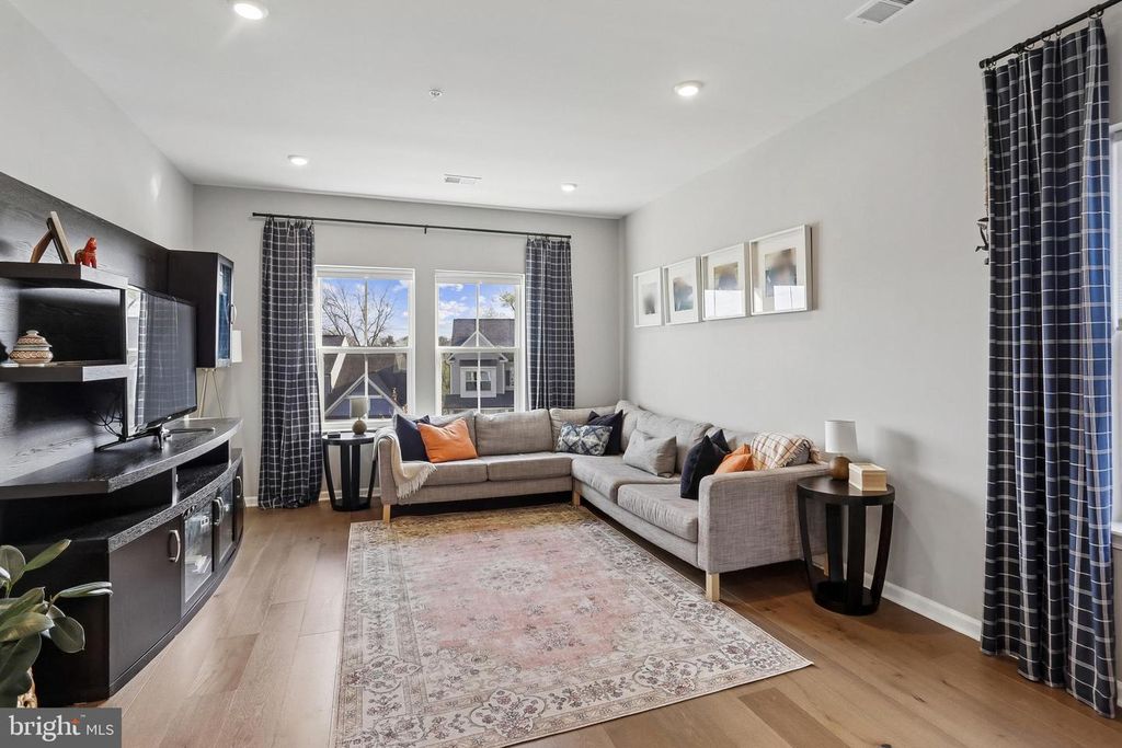 Image 17 of property listing at 1109 SAXTON DR, Frederick, MD 21702