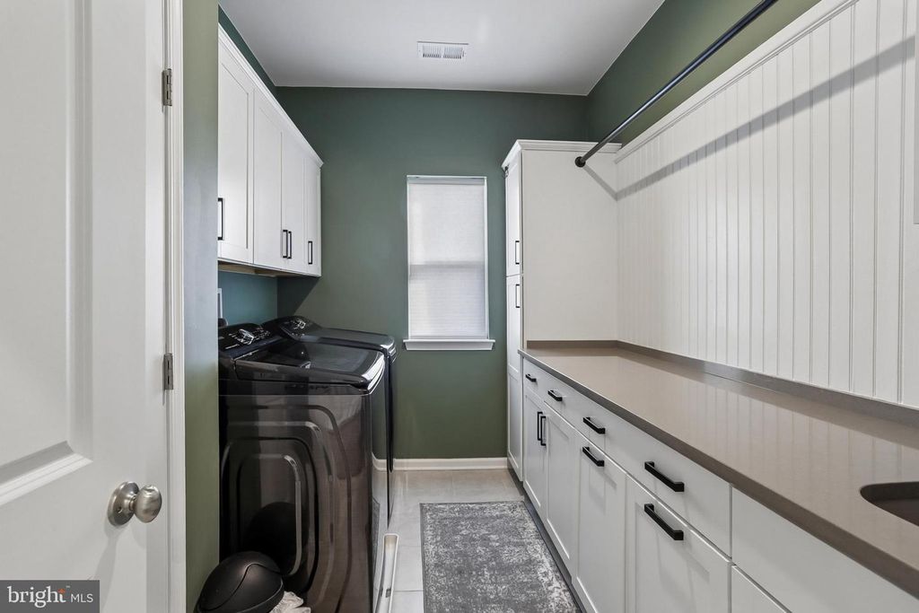 Image 26 of property listing at 1109 SAXTON DR, Frederick, MD 21702