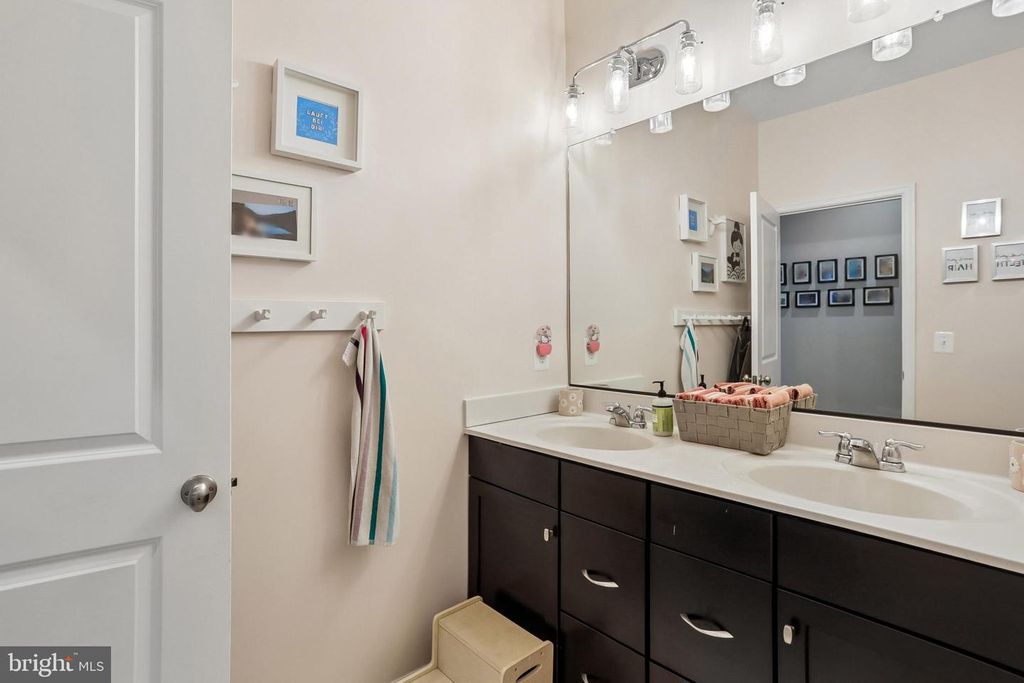 Image 30 of property listing at 1109 SAXTON DR, Frederick, MD 21702