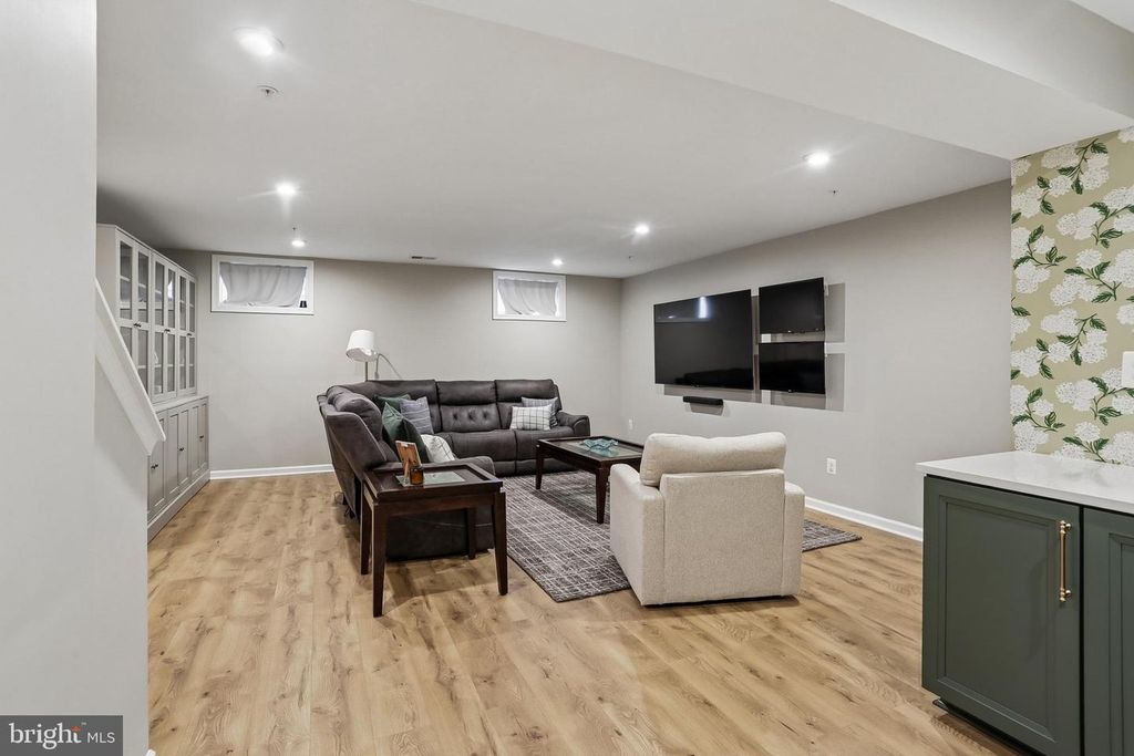 Image 34 of property listing at 1109 SAXTON DR, Frederick, MD 21702