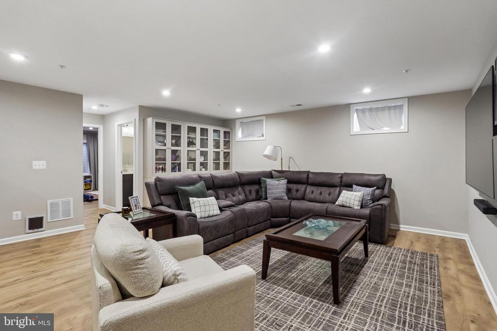 Image 35 of property listing at 1109 SAXTON DR, Frederick, MD 21702