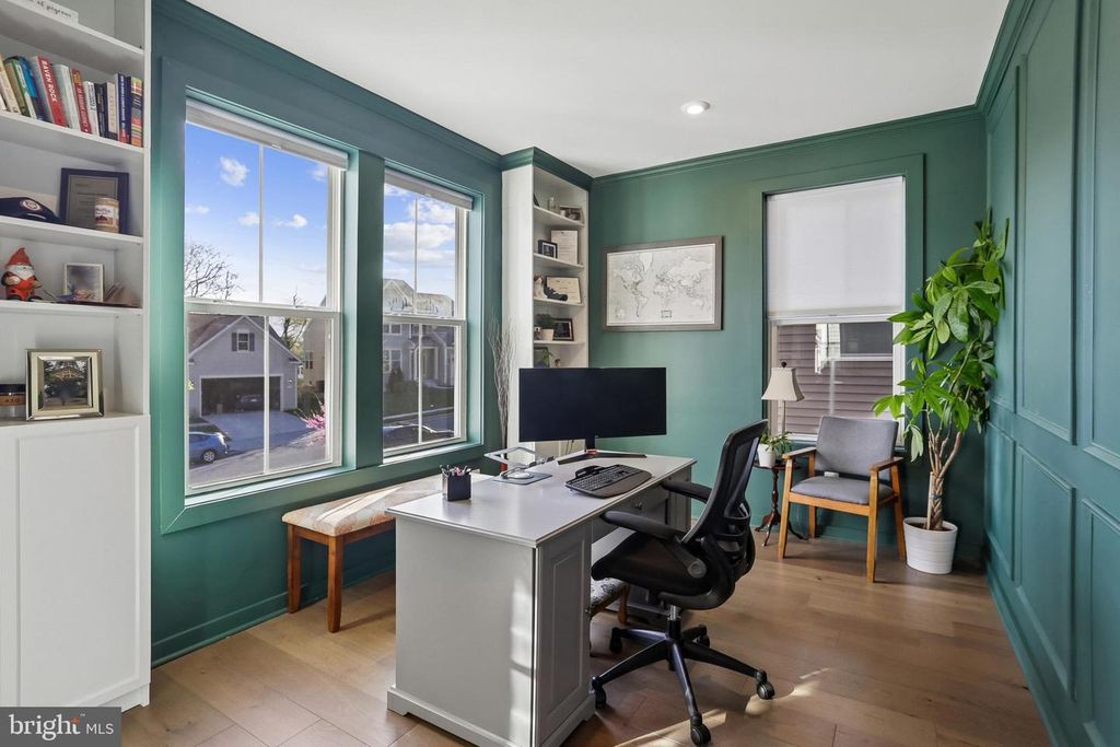 Image 4 of property listing at 1109 SAXTON DR, Frederick, MD 21702