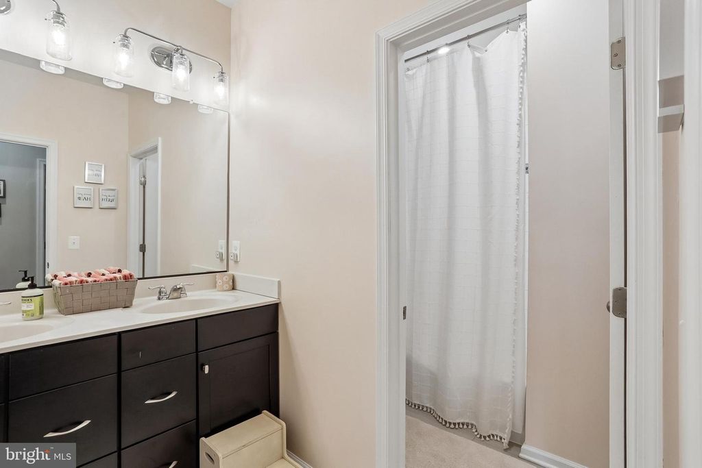 Image 41 of property listing at 1109 SAXTON DR, Frederick, MD 21702