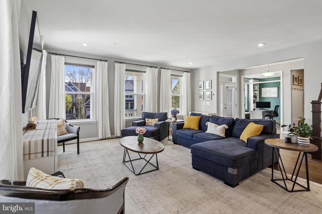 Image 6 of property listing at 1109 SAXTON DR, Frederick, MD 21702