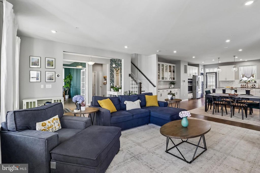 Image 8 of property listing at 1109 SAXTON DR, Frederick, MD 21702