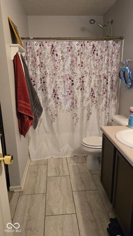 1220 N Aberdeen Drive, Franklin, IN 46131