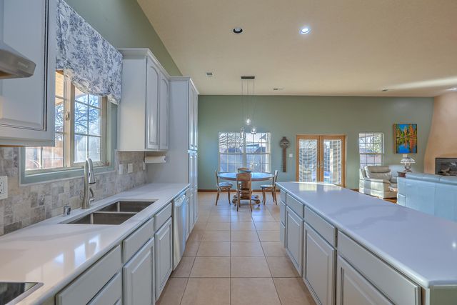 332 Cielito Lindo Place NW, Albuquerque, NM 87114