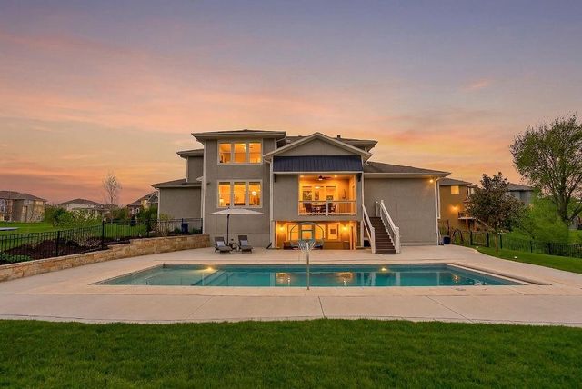 9900 W 152nd Street, Overland Park, KS 66221