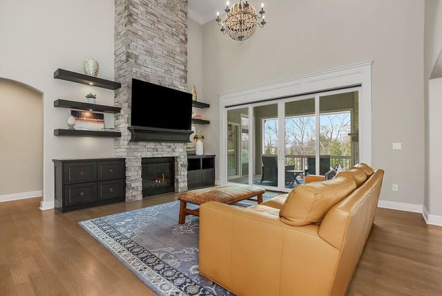 9900 W 152nd Street, Overland Park, KS 66221