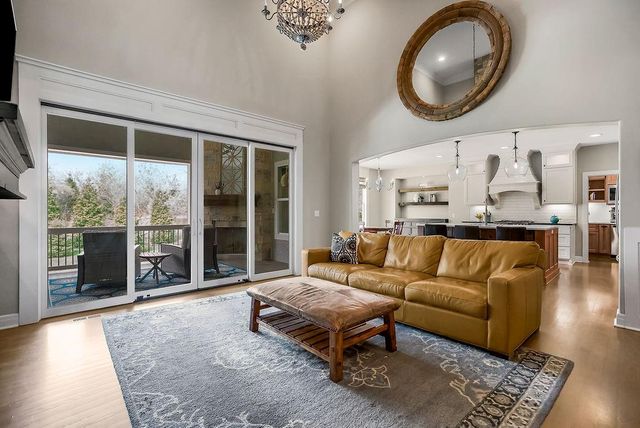 9900 W 152nd Street, Overland Park, KS 66221