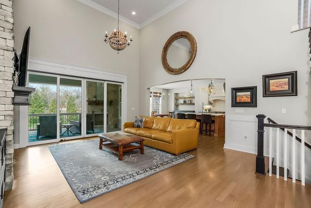 9900 W 152nd Street, Overland Park, KS 66221