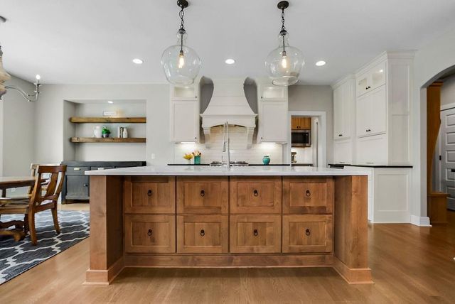 9900 W 152nd Street, Overland Park, KS 66221