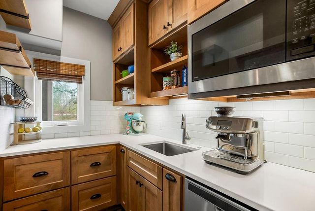 9900 W 152nd Street, Overland Park, KS 66221