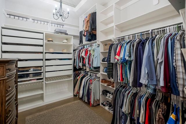 9900 W 152nd Street, Overland Park, KS 66221