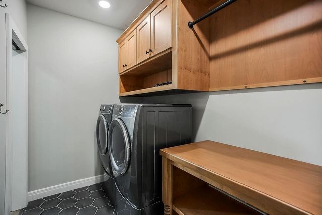 9900 W 152nd Street, Overland Park, KS 66221