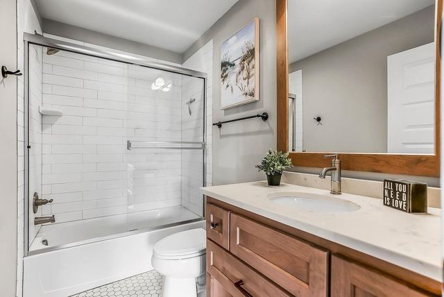9900 W 152nd Street, Overland Park, KS 66221