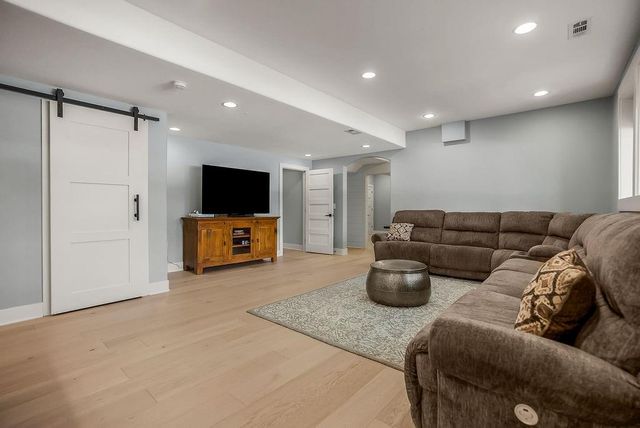 9900 W 152nd Street, Overland Park, KS 66221