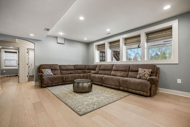 9900 W 152nd Street, Overland Park, KS 66221