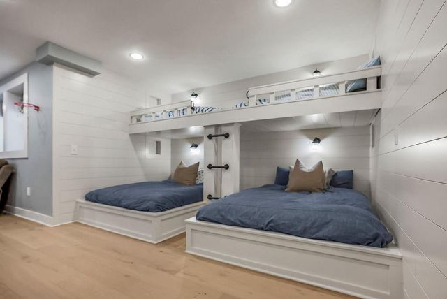 9900 W 152nd Street, Overland Park, KS 66221