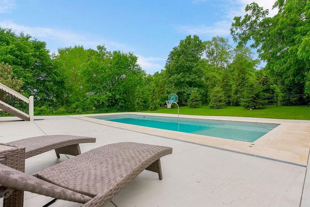 9900 W 152nd Street, Overland Park, KS 66221