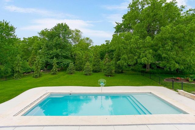 9900 W 152nd Street, Overland Park, KS 66221