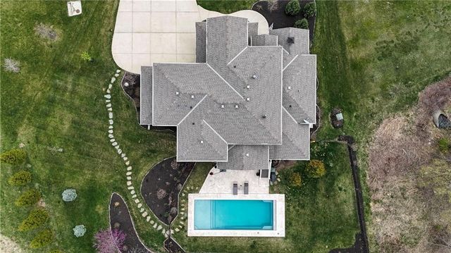 9900 W 152nd Street, Overland Park, KS 66221