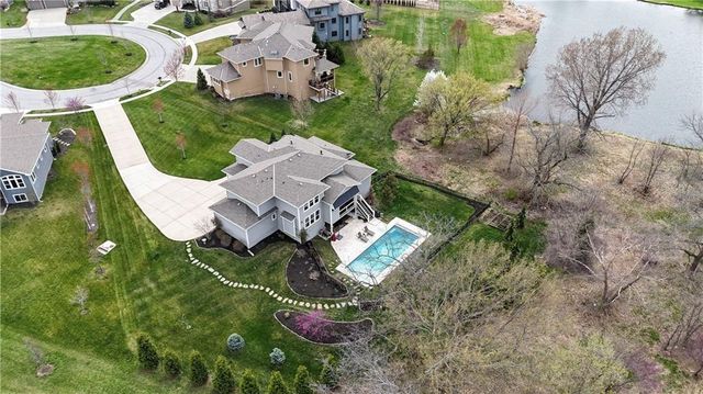 9900 W 152nd Street, Overland Park, KS 66221