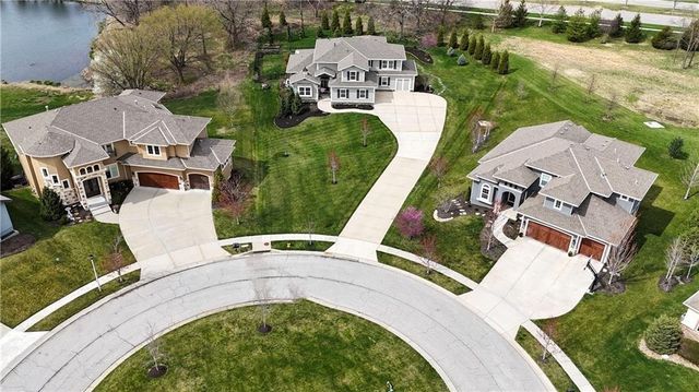 9900 W 152nd Street, Overland Park, KS 66221