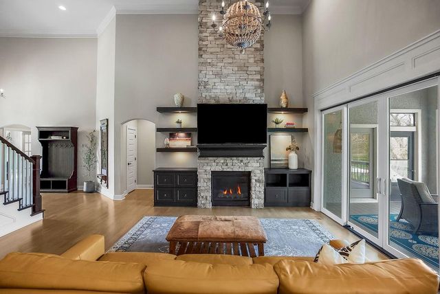 9900 W 152nd Street, Overland Park, KS 66221