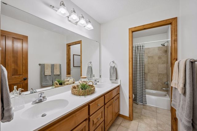 9858 Vagabond Lane N, Maple Grove, MN 55311