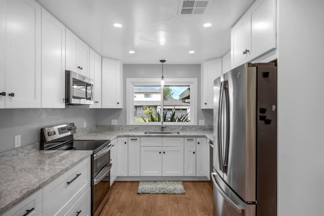 6788 9th Ave, Sacramento, CA 95820