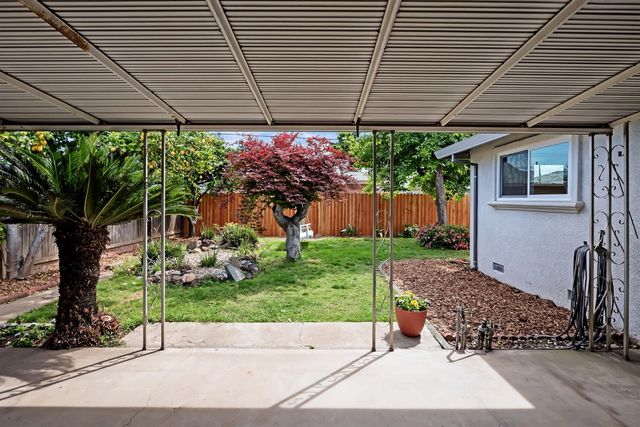 6788 9th Ave, Sacramento, CA 95820