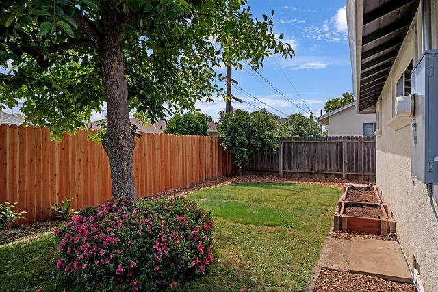 6788 9th Ave, Sacramento, CA 95820