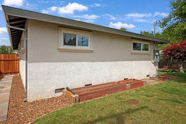 6788 9th Ave, Sacramento, CA 95820