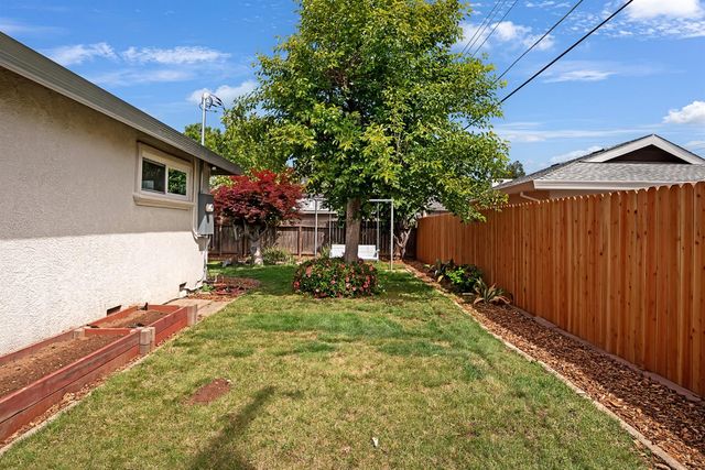 6788 9th Ave, Sacramento, CA 95820