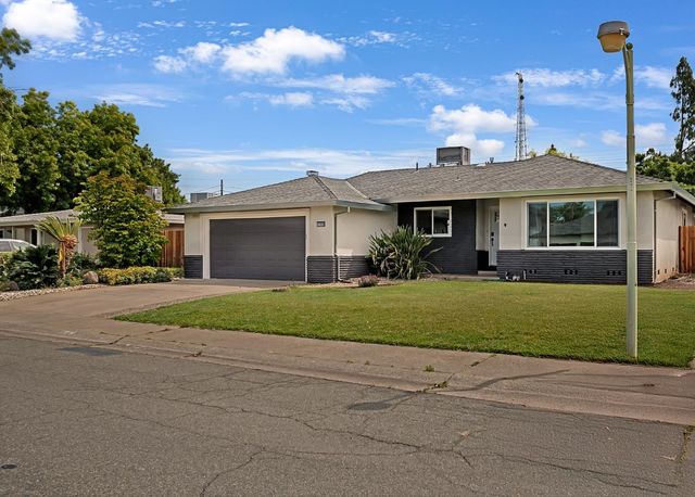 6788 9th Ave, Sacramento, CA 95820