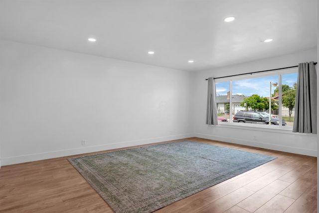 6788 9th Ave, Sacramento, CA 95820