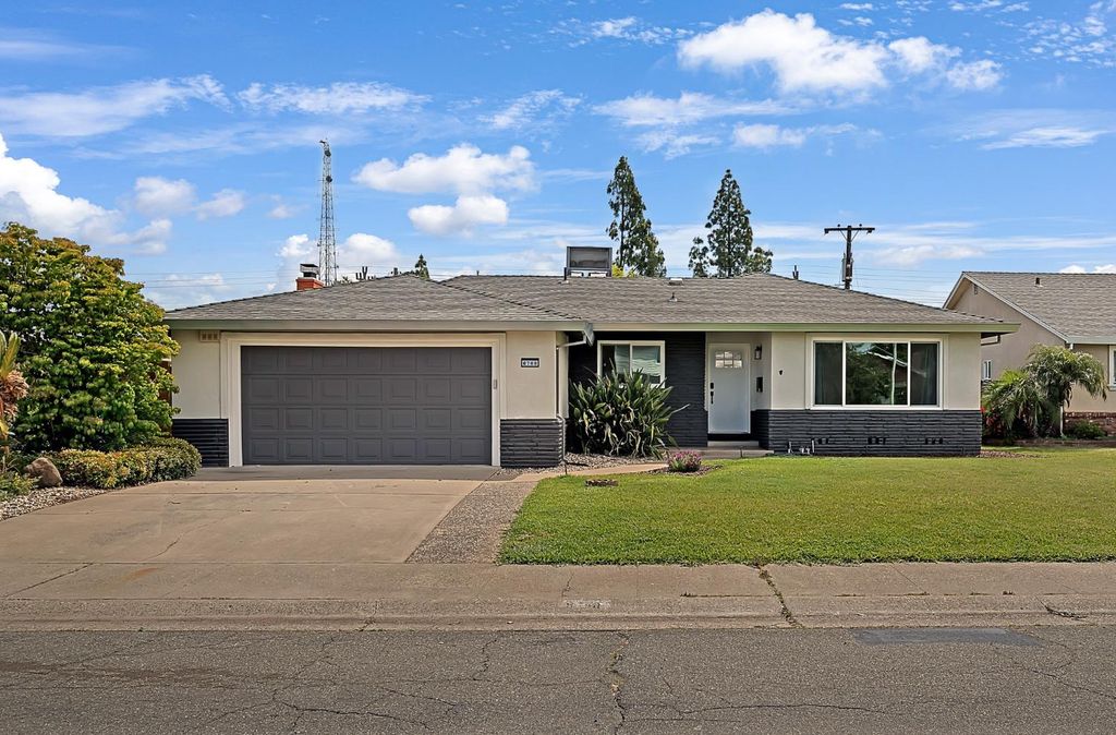 6788 9th Ave, Sacramento, CA 95820