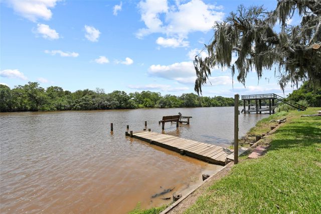2865 County Road 471 Street W, Brazoria, TX 77422