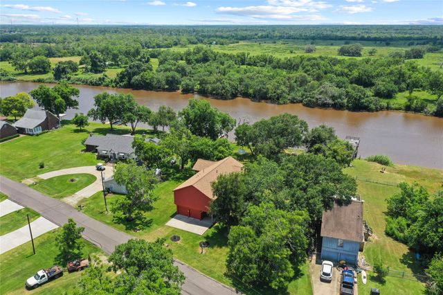 2865 County Road 471 Street W, Brazoria, TX 77422